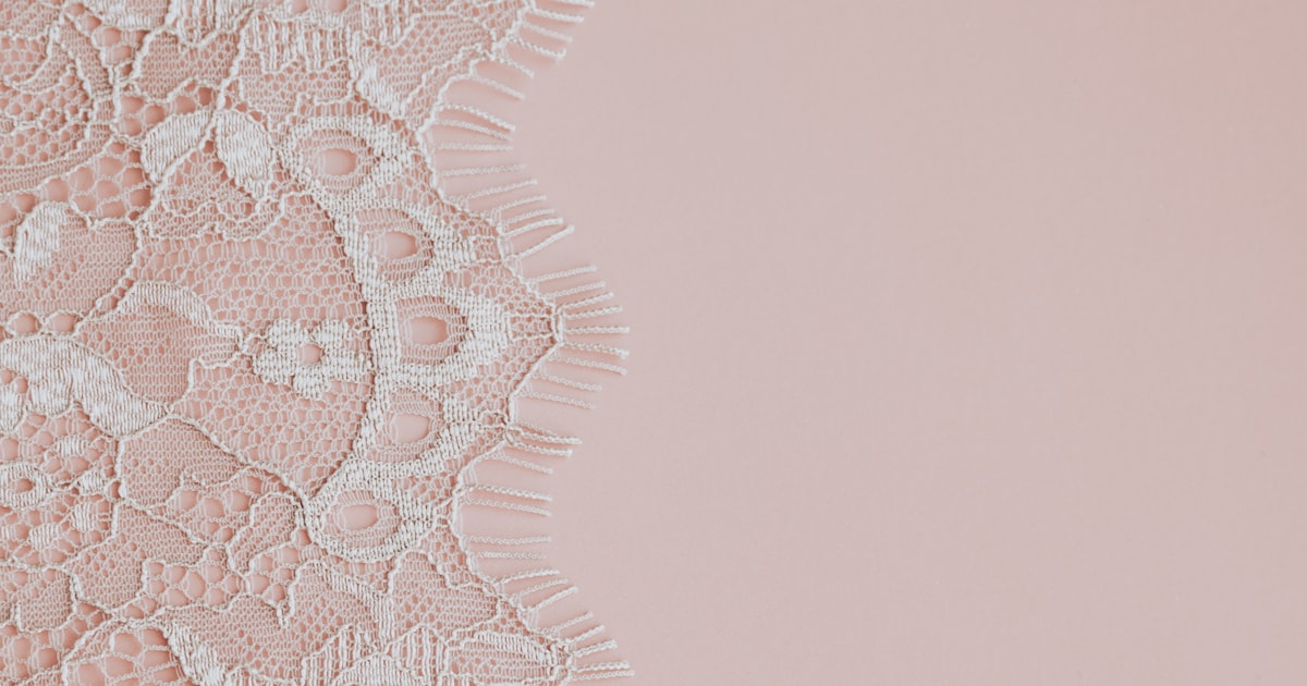 白いレース生地のディテール