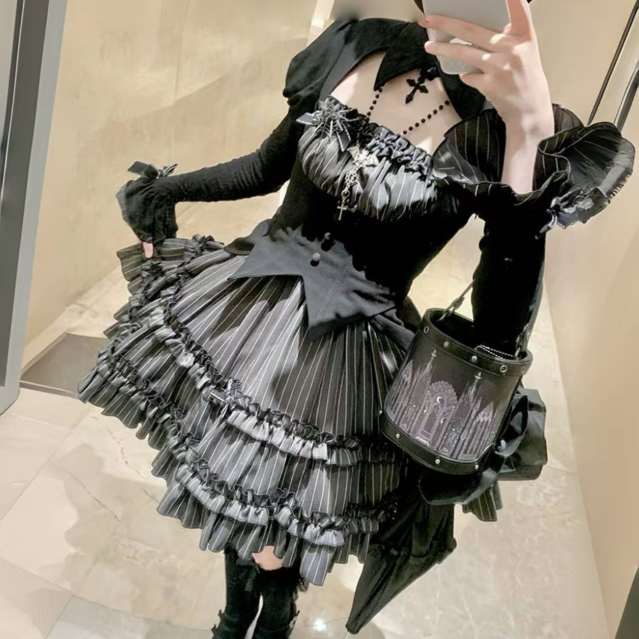 ゴスロリ フリルたっぷりゴシックロリータドレス