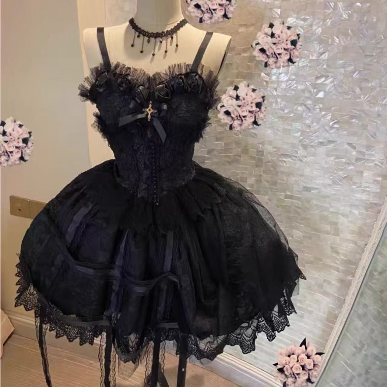 ゴスロリ 宮廷風レース重ね姫袖ワンピース