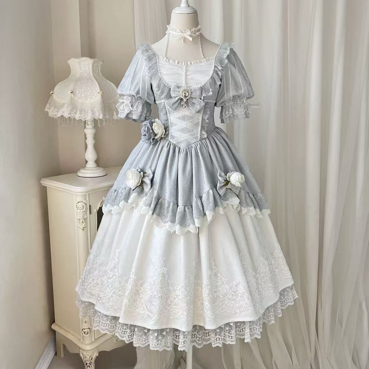 ロリータファッション 【クラシカルロリータ】パフスリーブライトブルーホワイトレースドレスワンピース