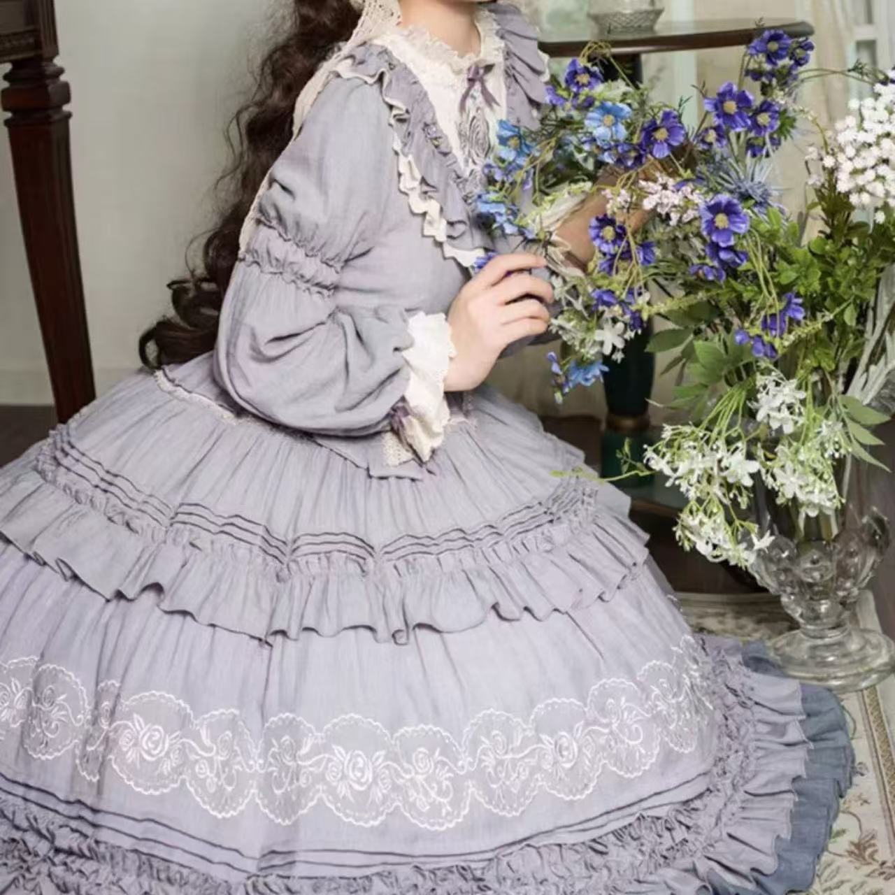 クラシカルロリータ 薔薇の刺繍のお嬢様ロリータドレス