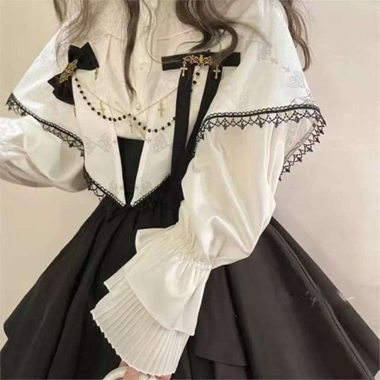 ゴスロリ 十字架飾りレース襟ブラウス