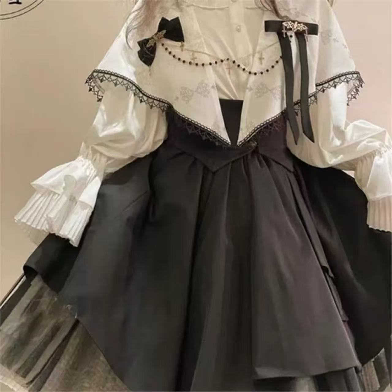 ゴスロリ 十字架飾りレース襟ブラウス