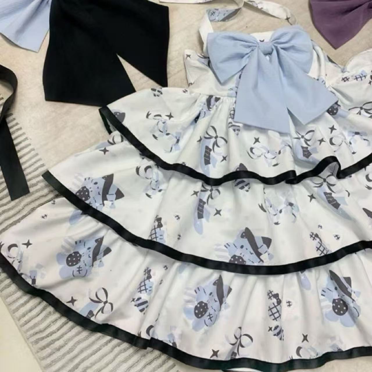 甘ロリータ 人形襟シャツ&ペンギン猫プリントサスペンダースカート