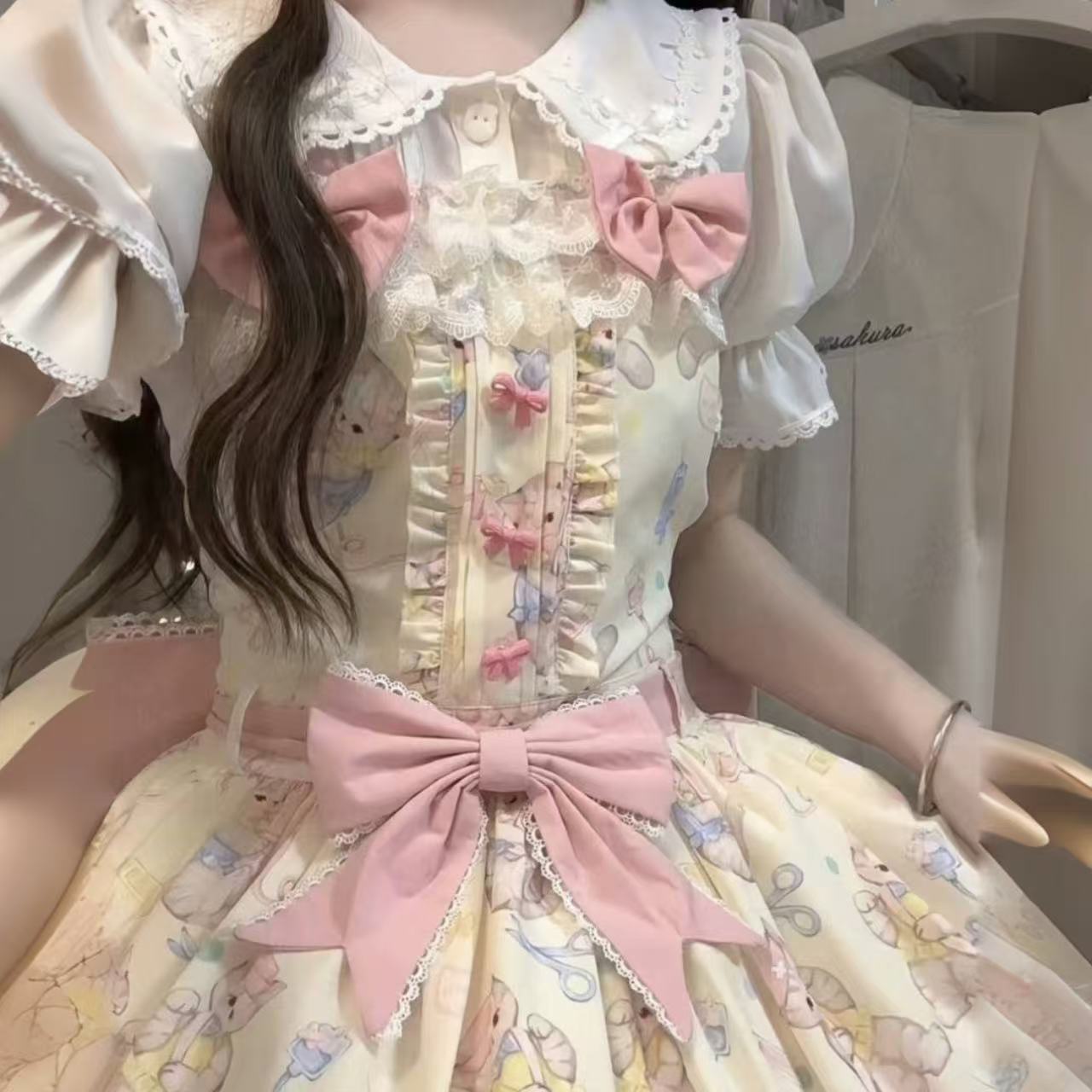 甘ロリータ 人形襟シャツ&ペンギン猫プリントサスペンダースカート