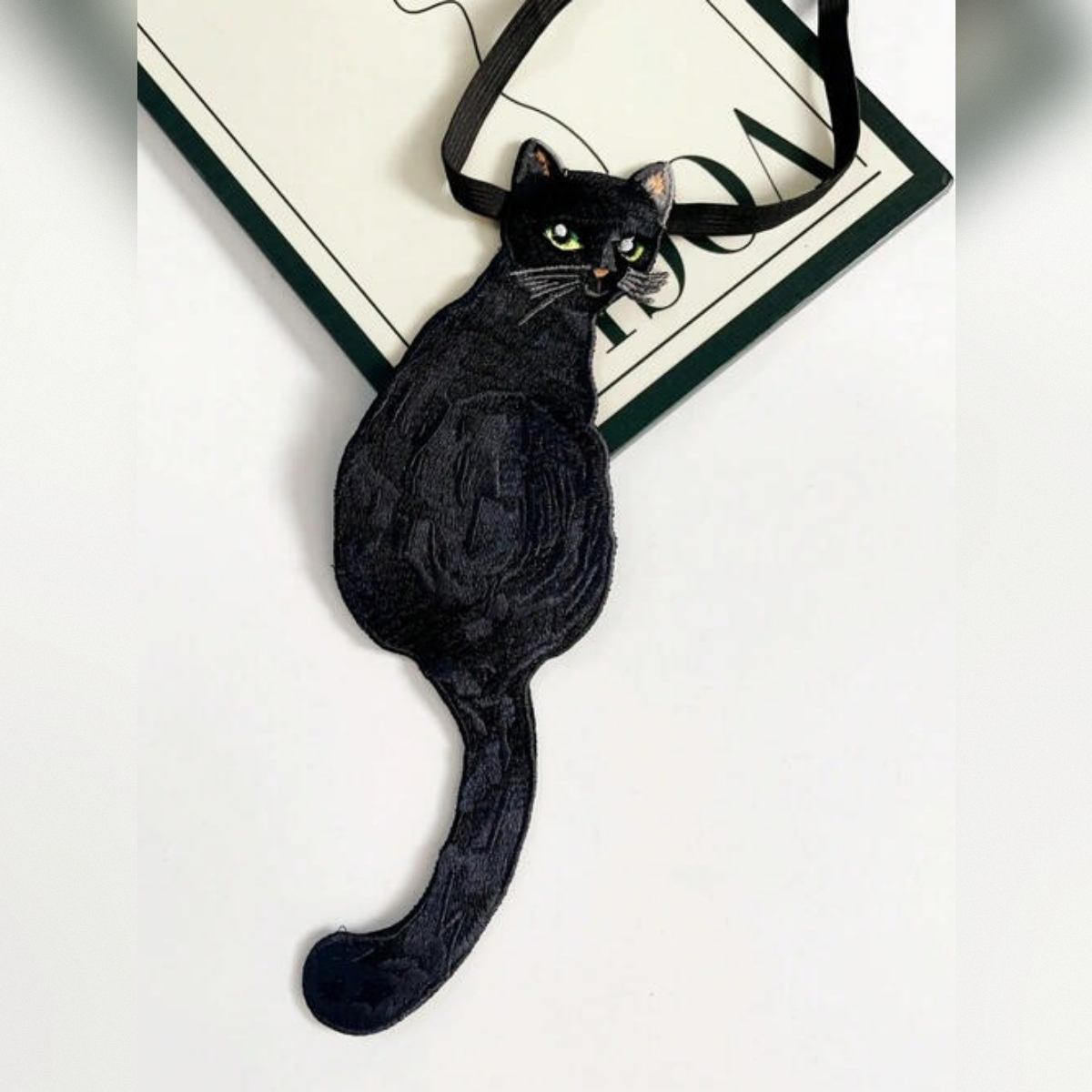 ノワール・キャット刺繍タイ