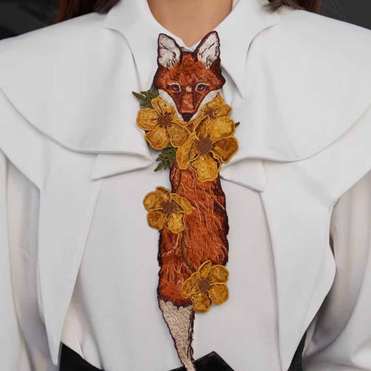 アンティーク花狐 刺繍タイ