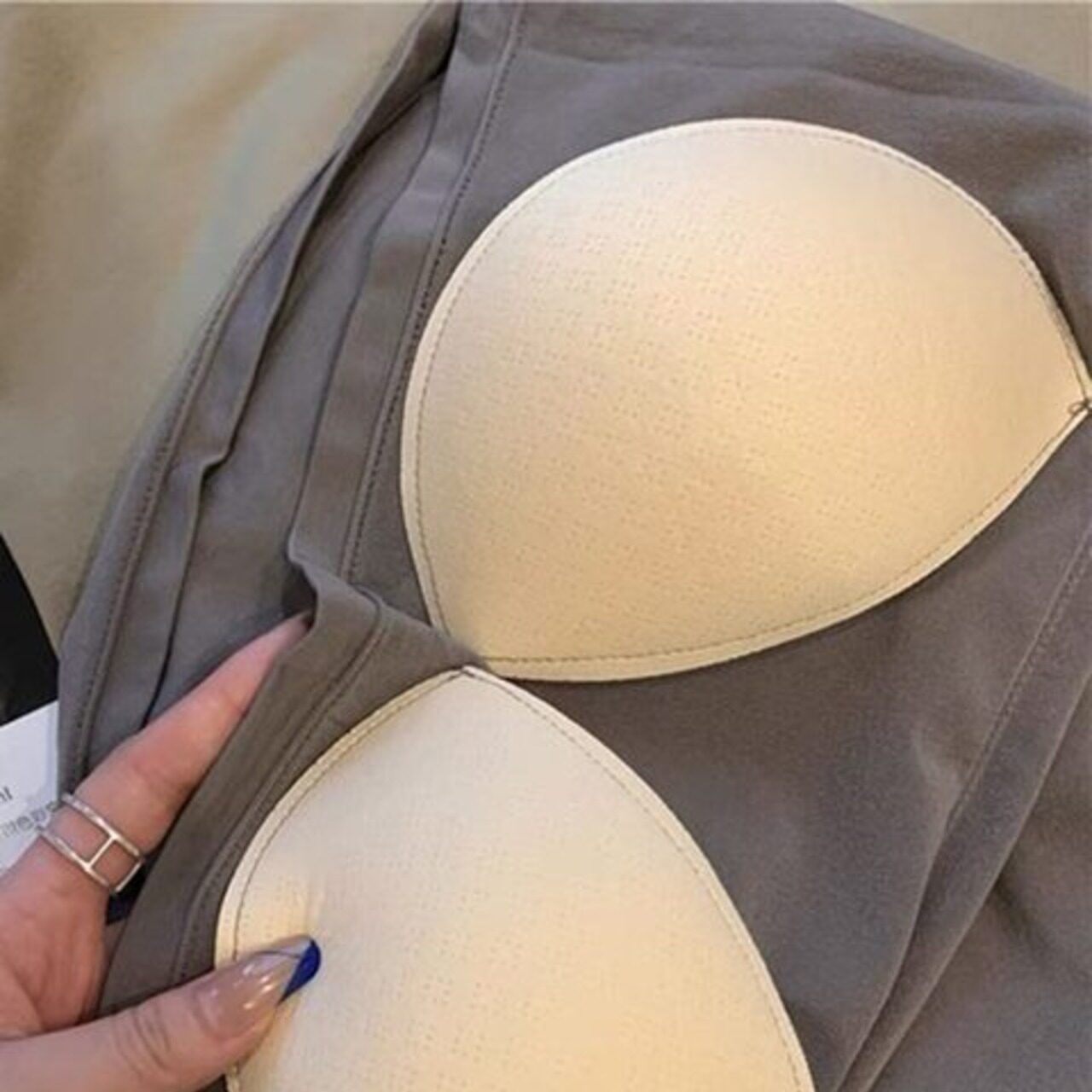 骨格ウェーブ カップ付きクロップドキャミソール