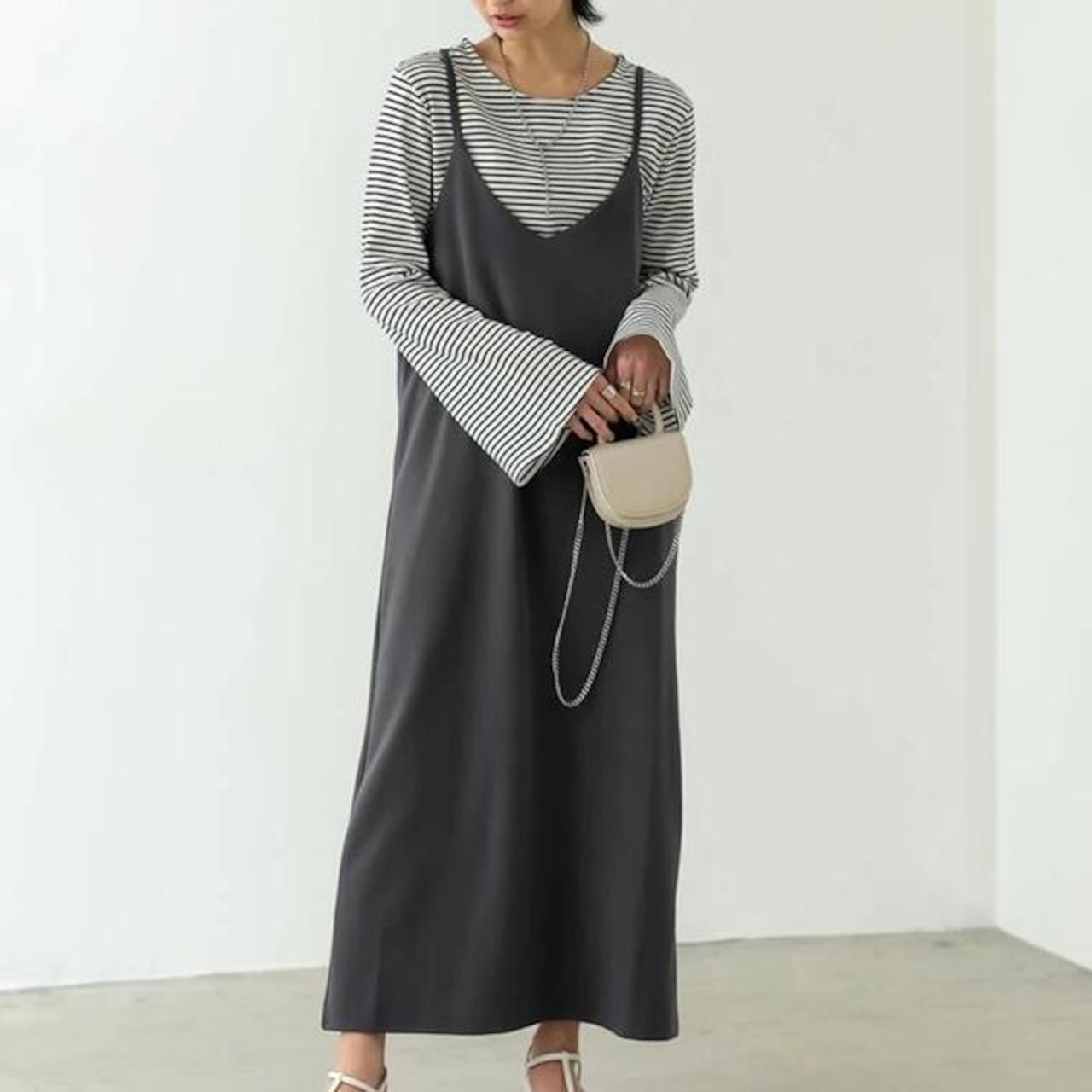 骨格ウェーブ スリット入りキャミワンピース