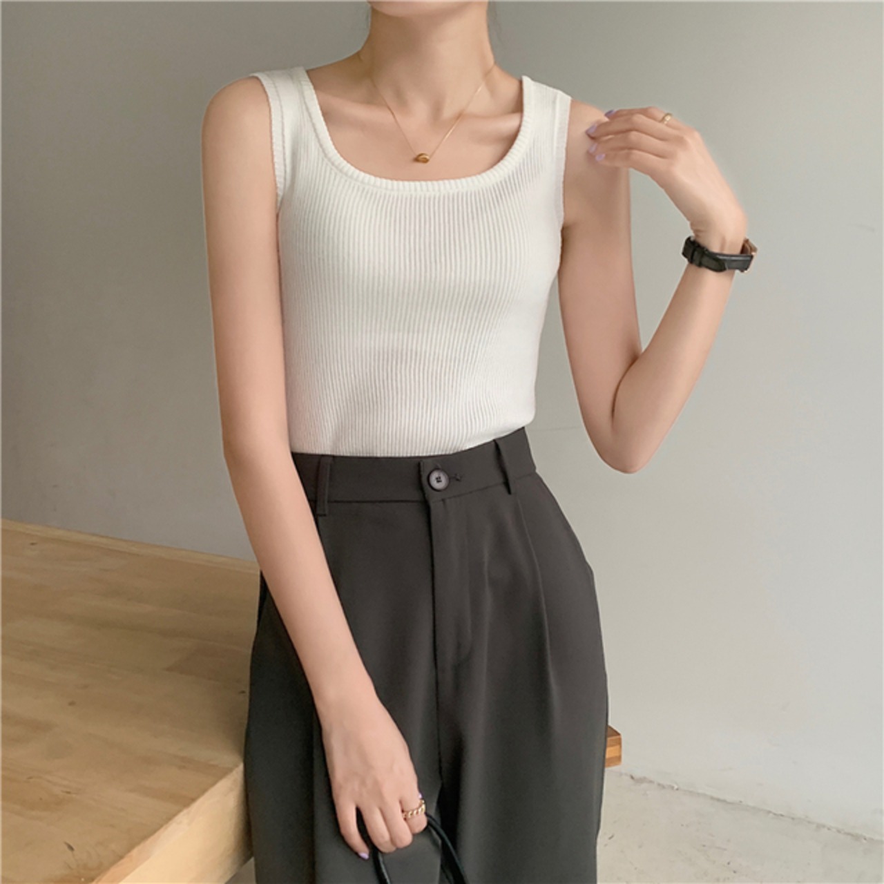 骨格ウェーブ タンクトップ