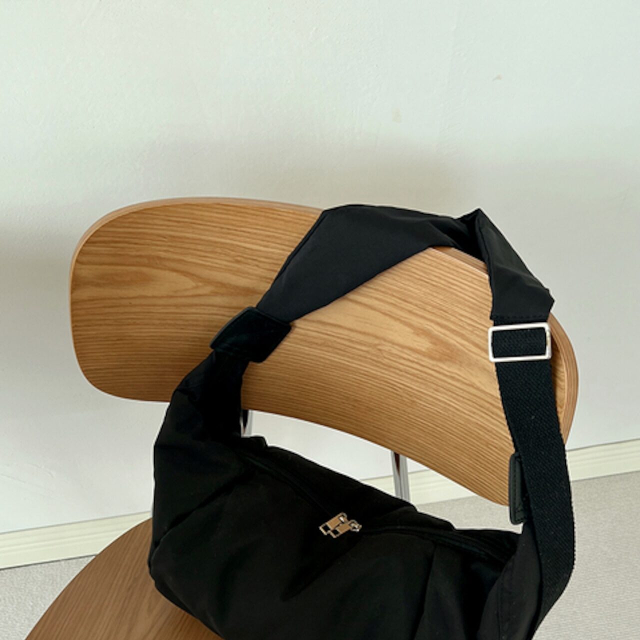 骨格ウェーブ ナイロンバックルベルトバッグ