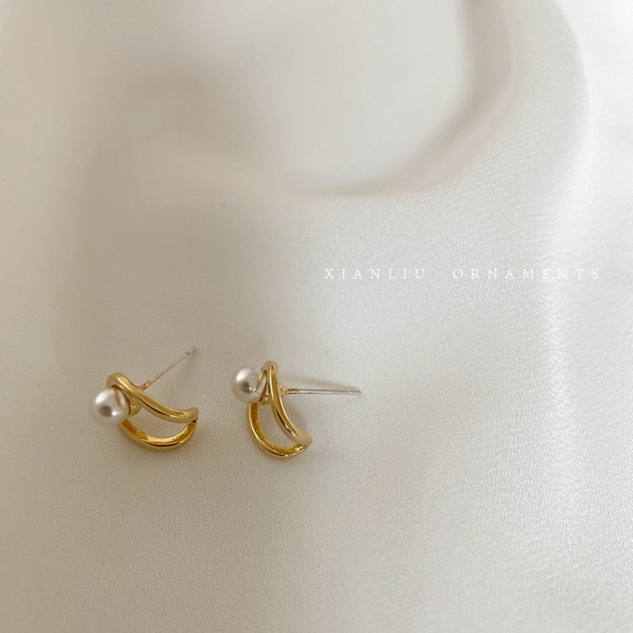 骨格ウェーブ パールピアス