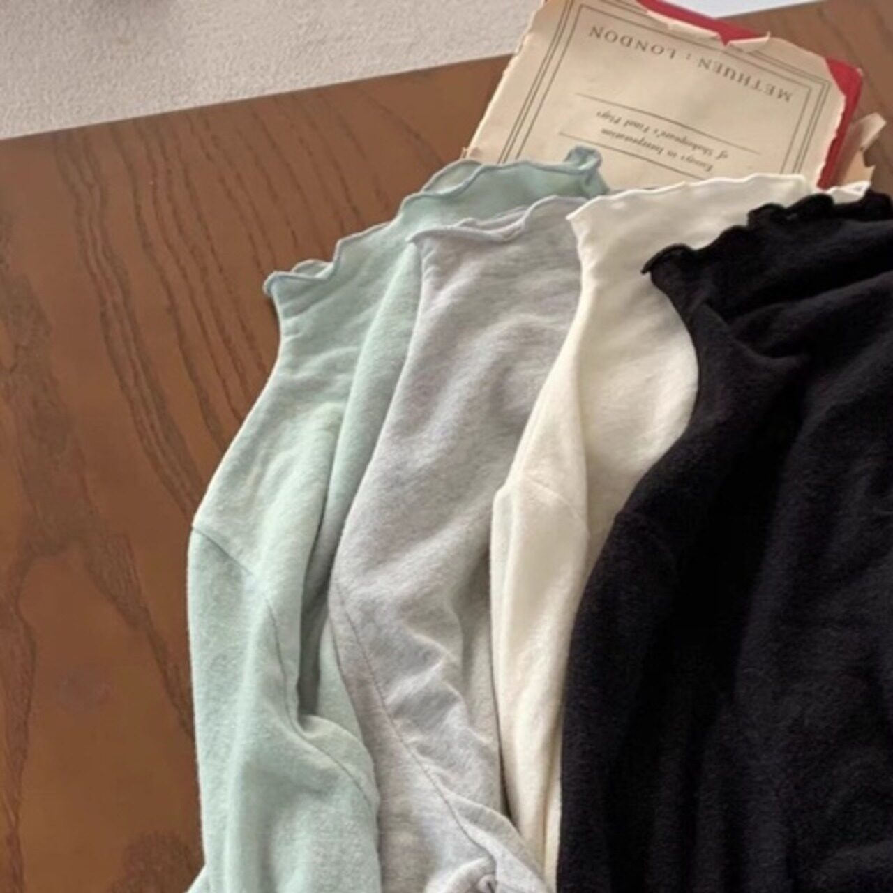 骨格ウェーブ ハーフネックトップス