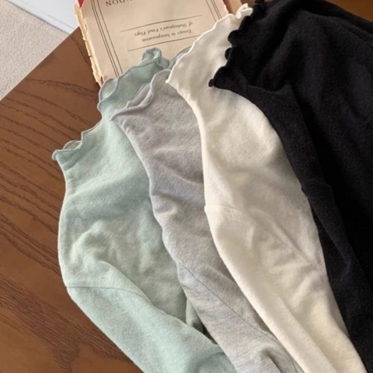 骨格ウェーブ ハーフネックトップス