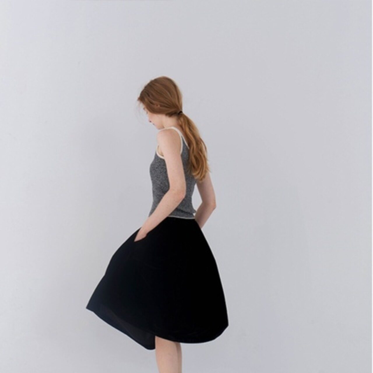 骨格ウェーブ ラウンドネックボーダーキャミソール