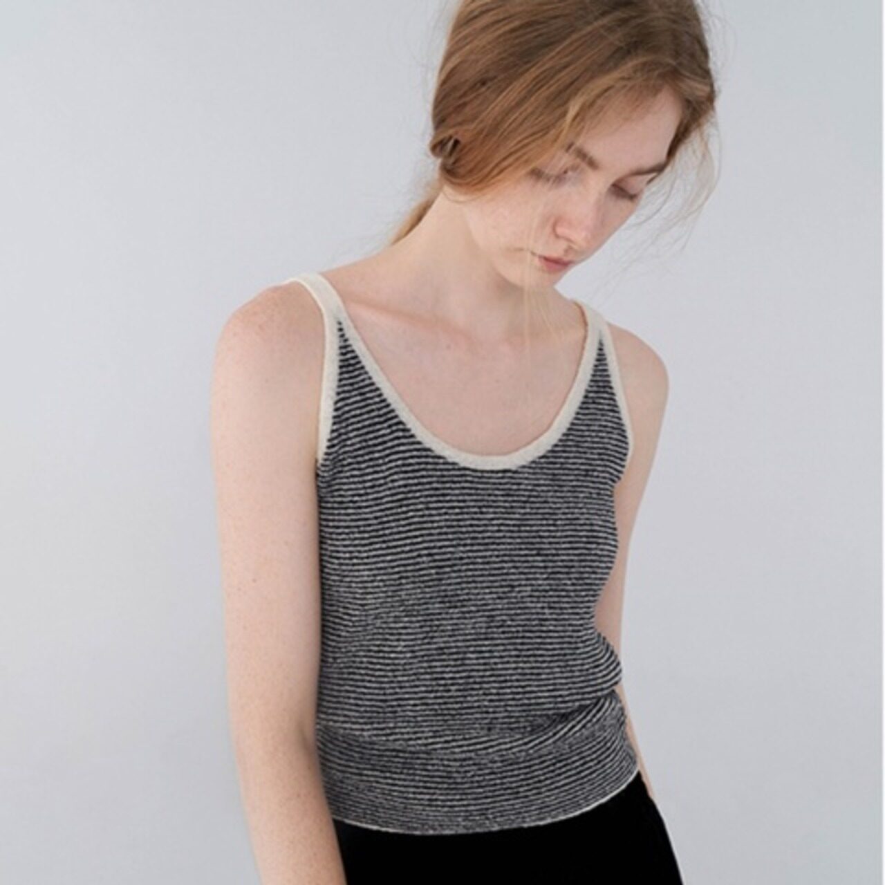 骨格ウェーブ ラウンドネックボーダーキャミソール
