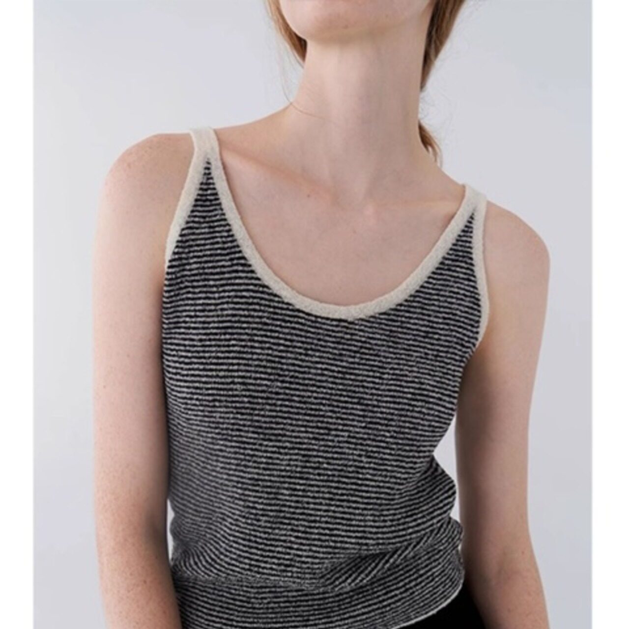 骨格ウェーブ ラウンドネックボーダーキャミソール