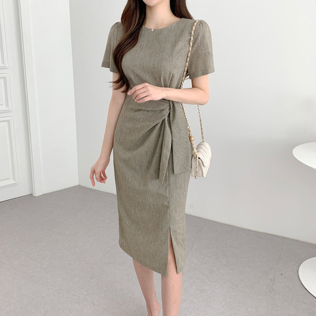 骨格ウェーブ ラウンドネックラップ風タイトワンピース