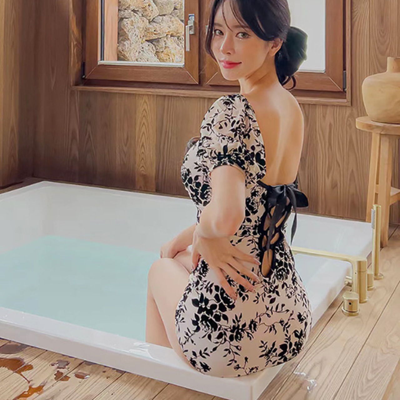 骨格ウェーブ 花柄バックリボンワンピース水着