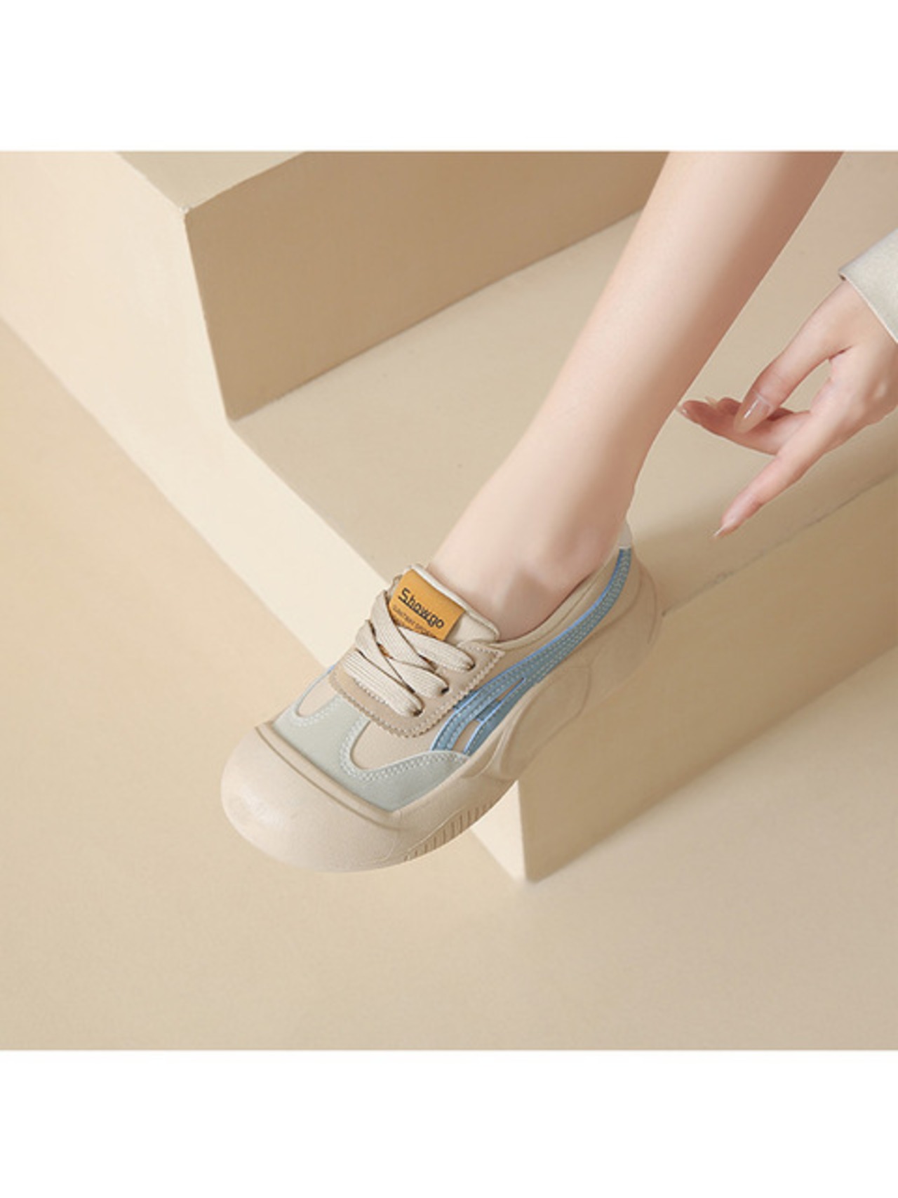 骨格ウェーブ 華奢見えソフトソールスポーツスニーカー