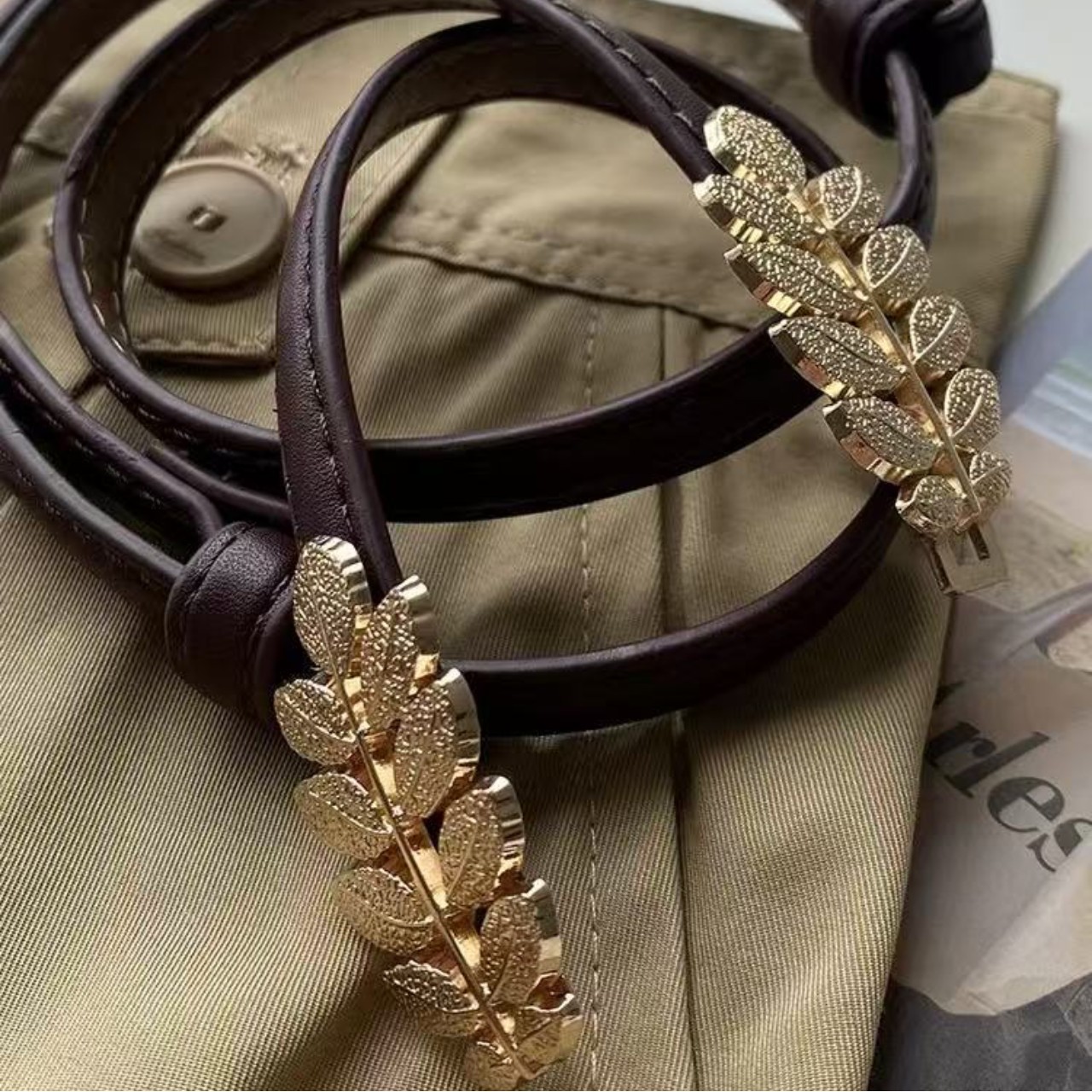 骨格ウェーブデザインリーフモチーフベルト