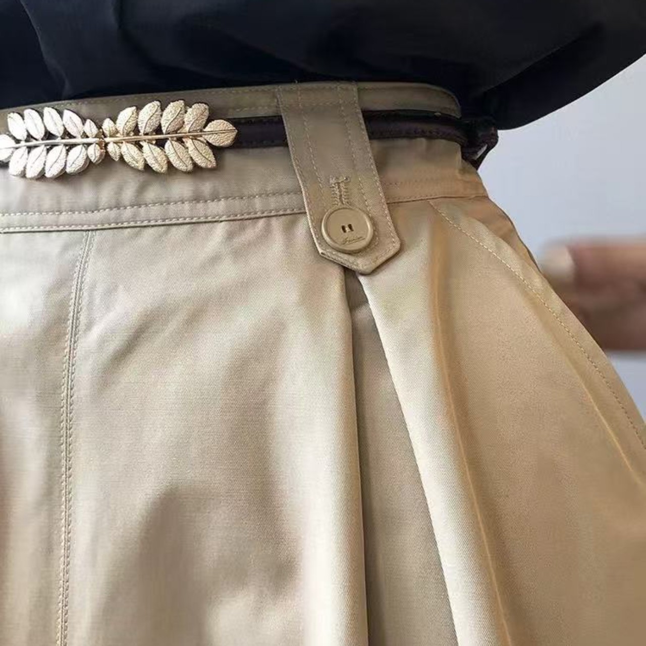 骨格ウェーブデザインリーフモチーフベルト