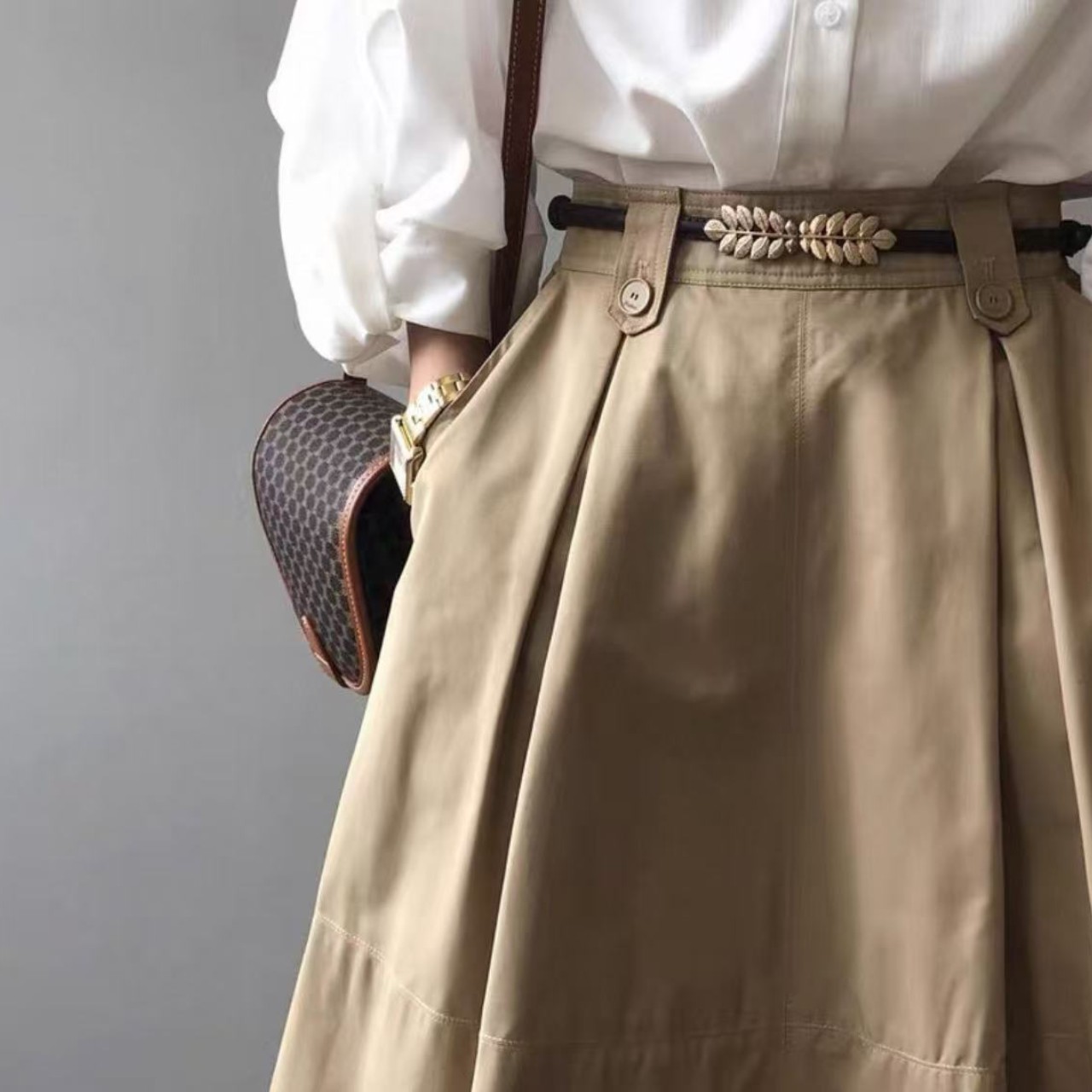 骨格ウェーブデザインリーフモチーフベルト