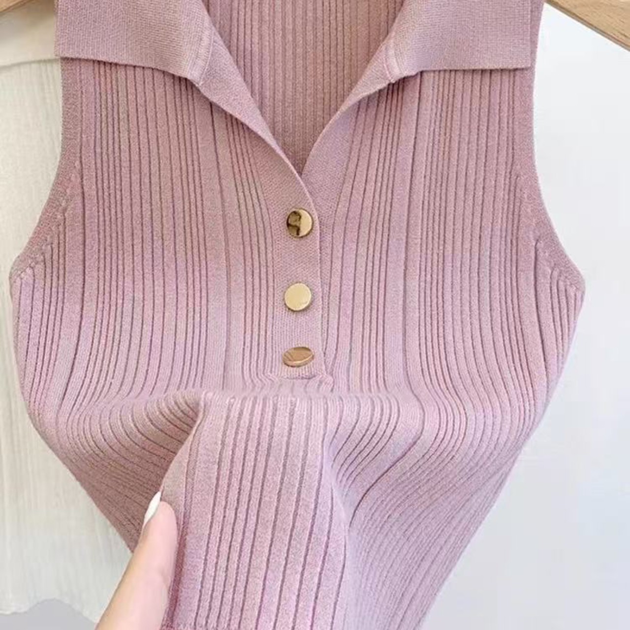 骨格ウェーブ襟付ショート丈タンクトップ