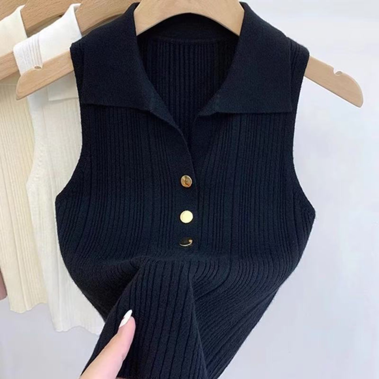 骨格ウェーブ襟付ショート丈タンクトップ