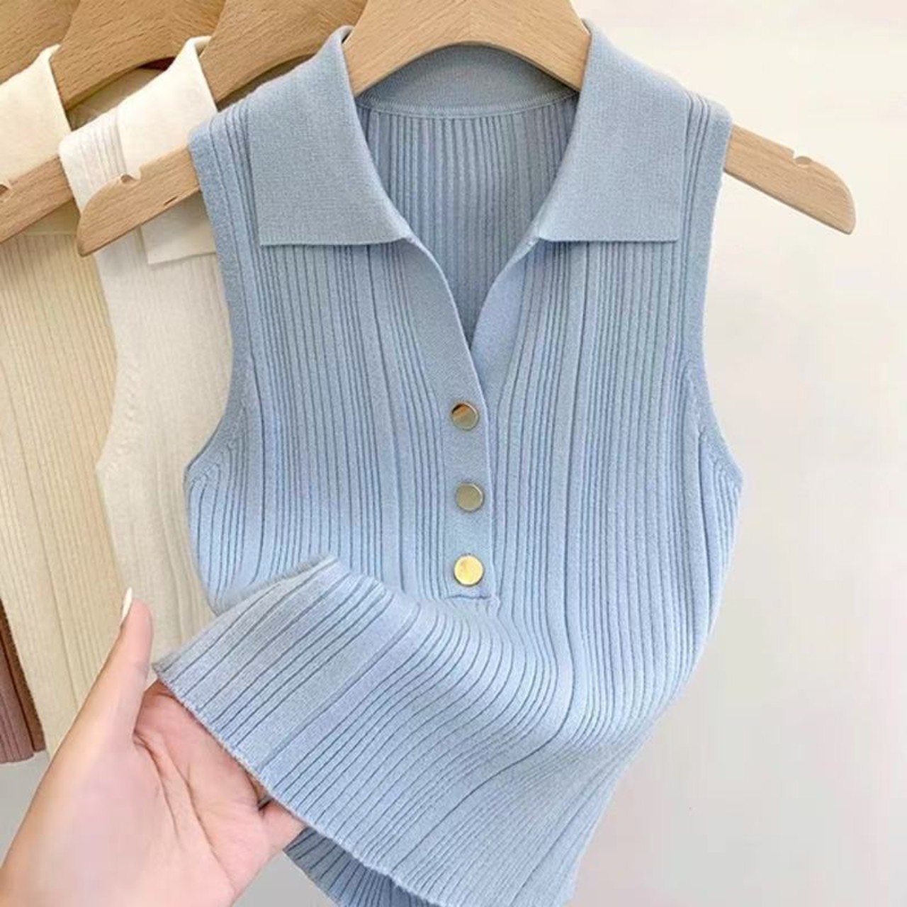 骨格ウェーブ襟付ショート丈タンクトップ