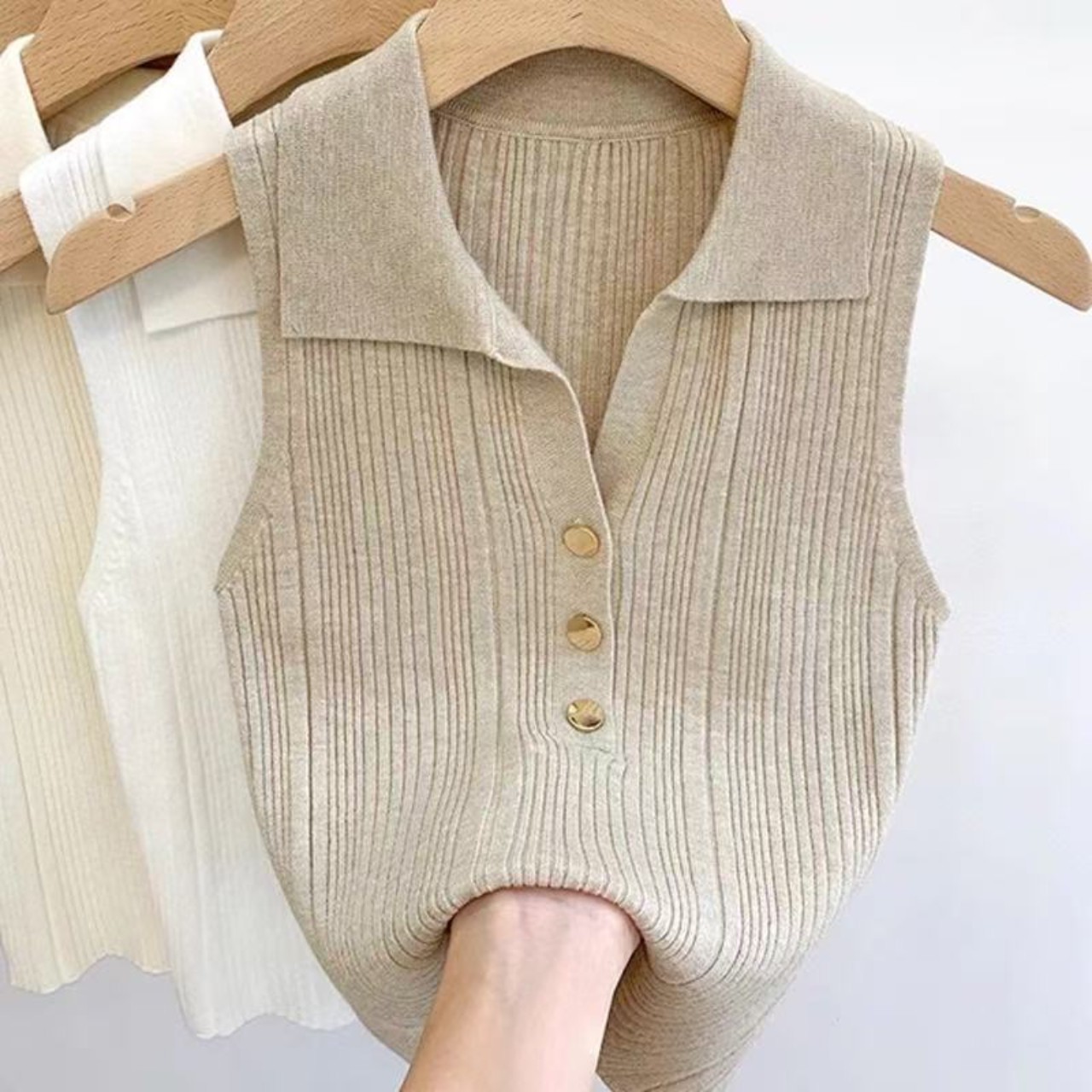 骨格ウェーブ襟付ショート丈タンクトップ