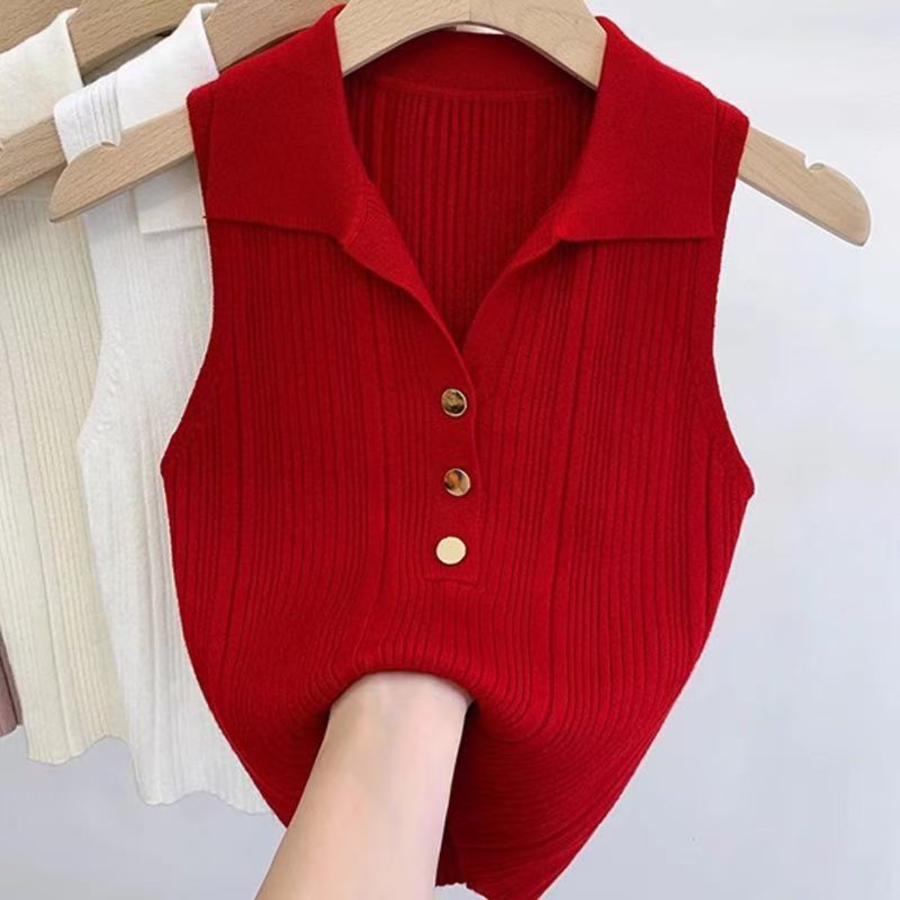 骨格ウェーブ襟付ショート丈タンクトップ