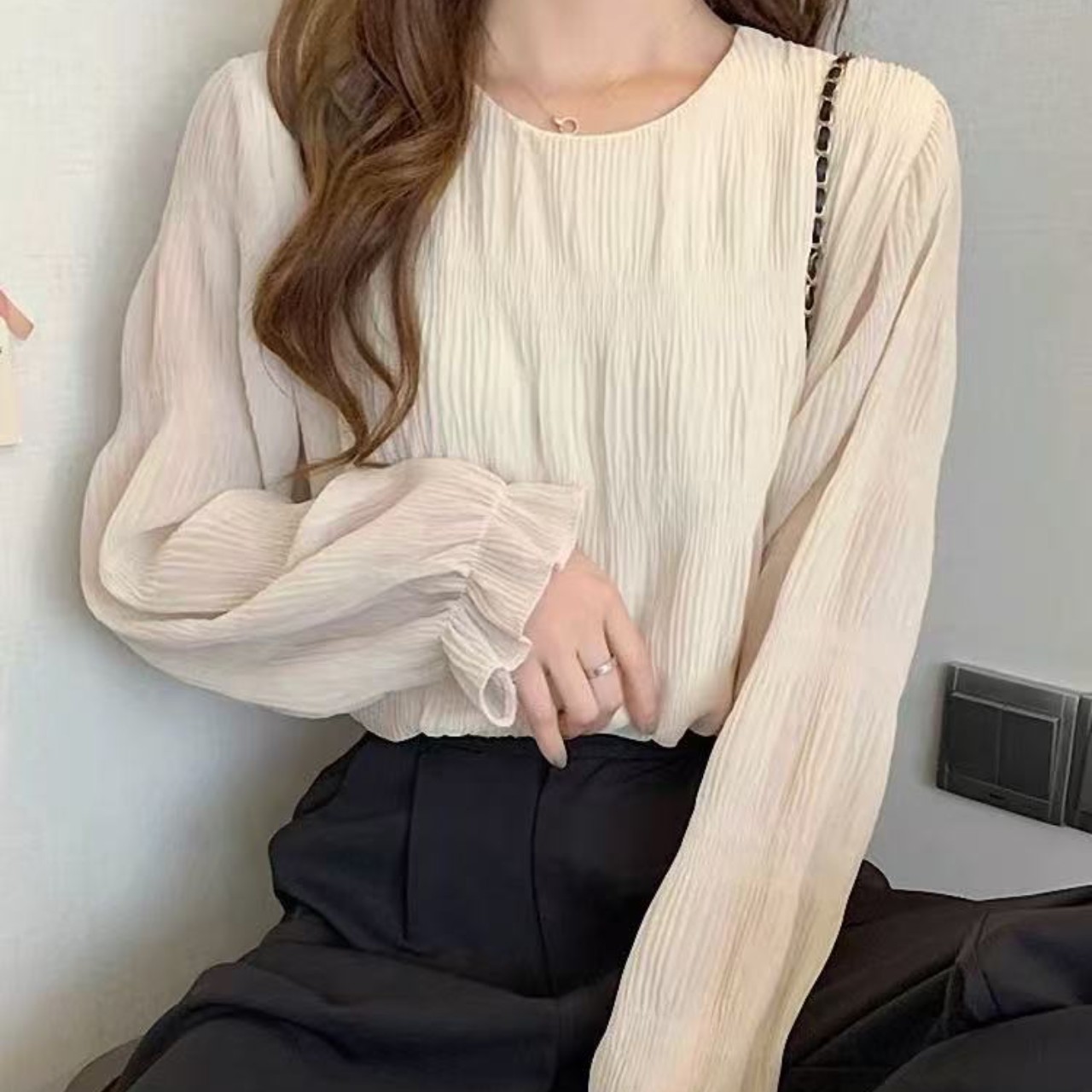 骨格ウェーブシアートップス