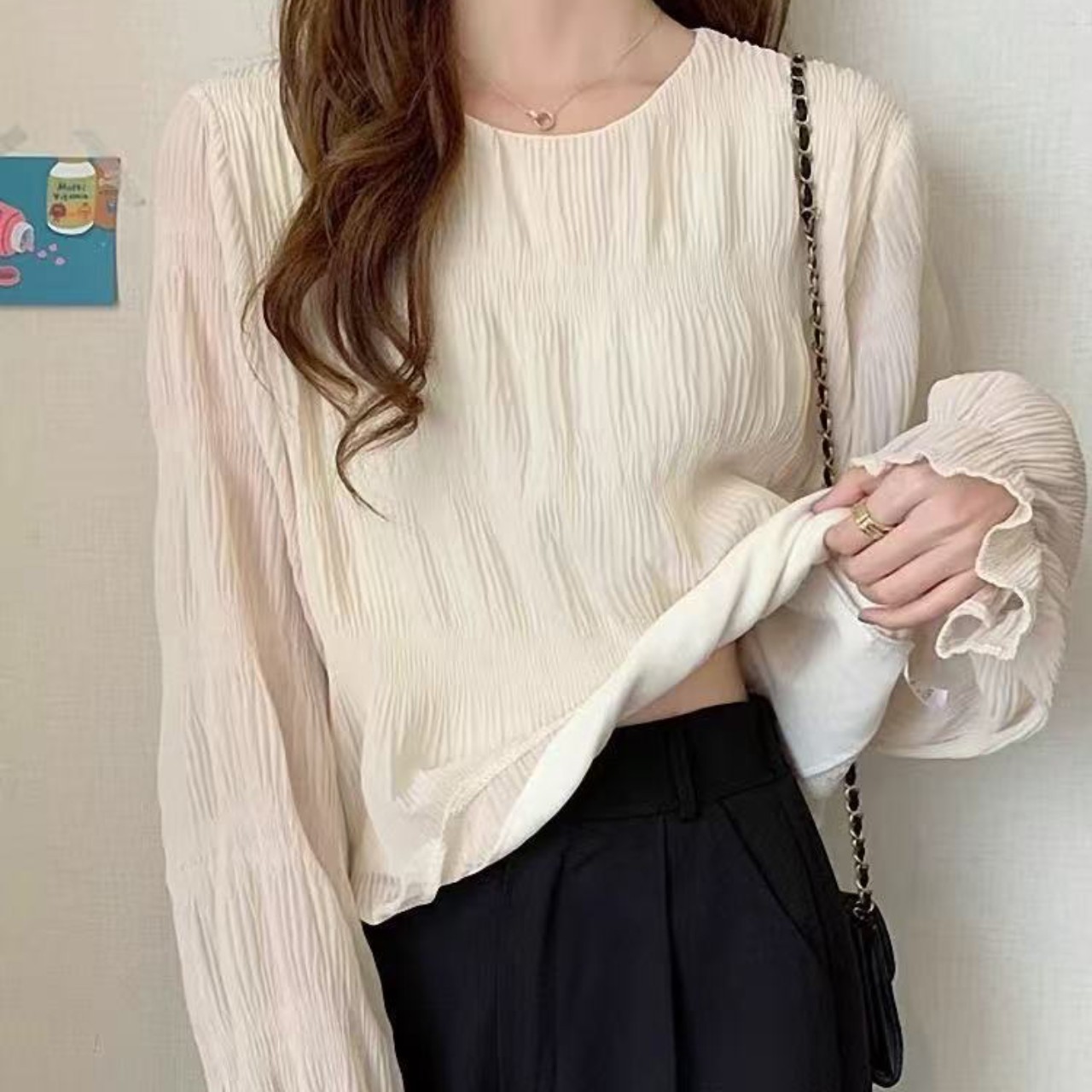 骨格ウェーブシアートップス