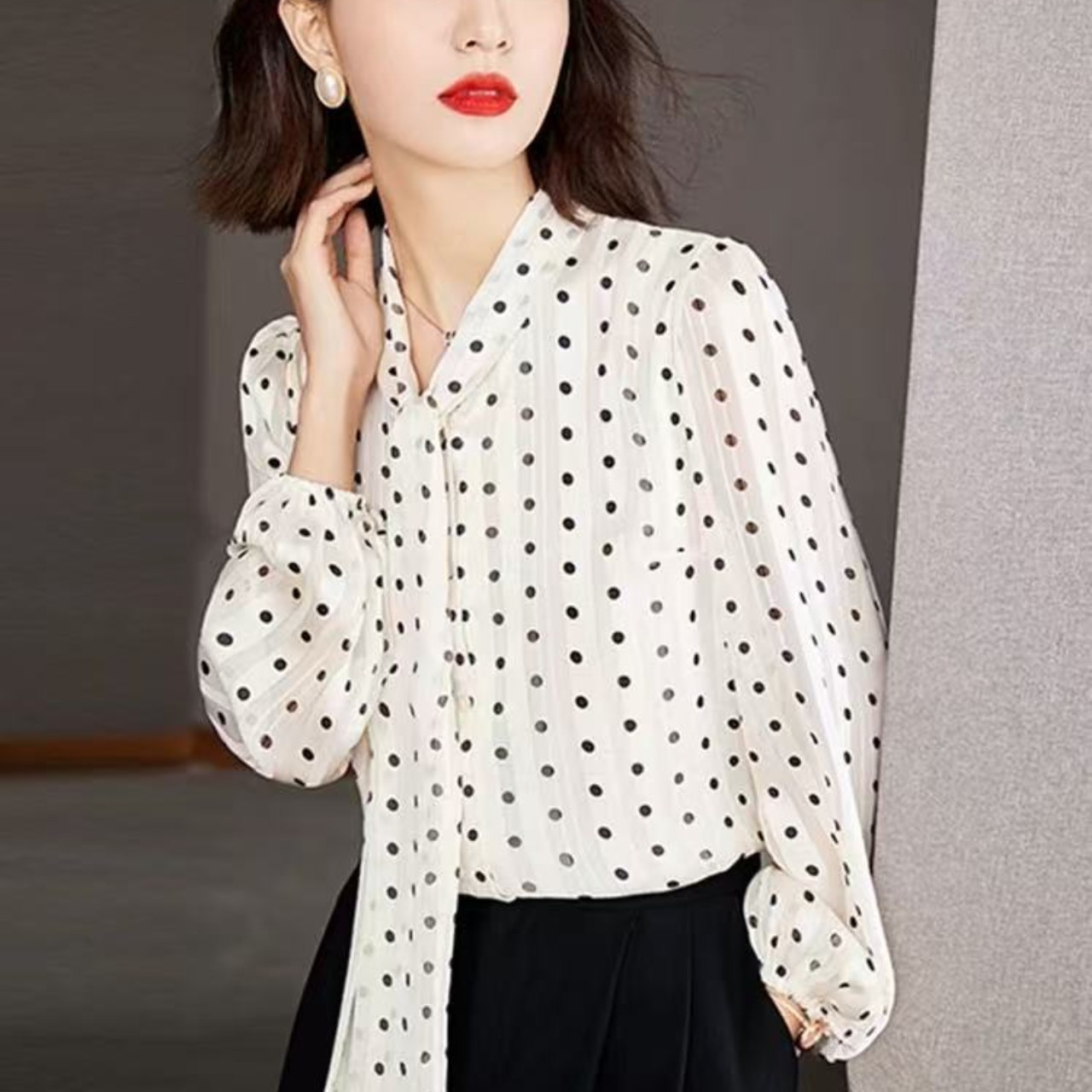 骨格ウェーブ服ドット柄2wayボウタイブラウストップス