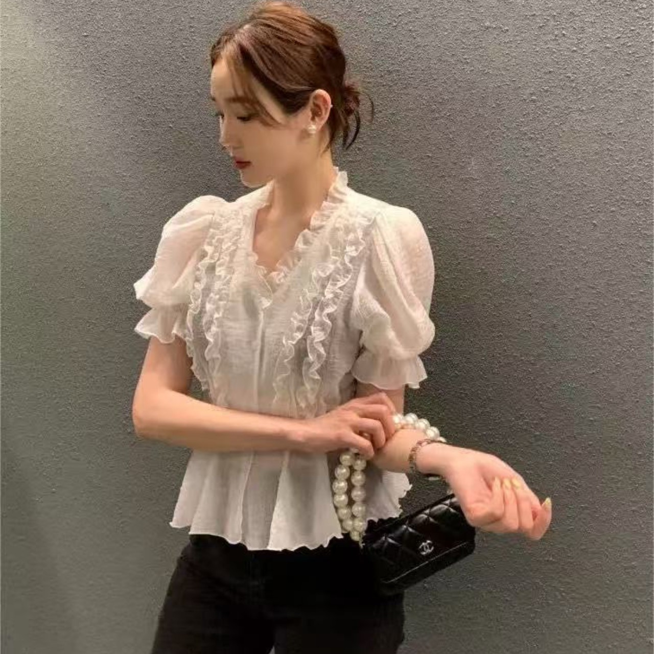 骨格ウェーブパフスリーブフリルブラウス