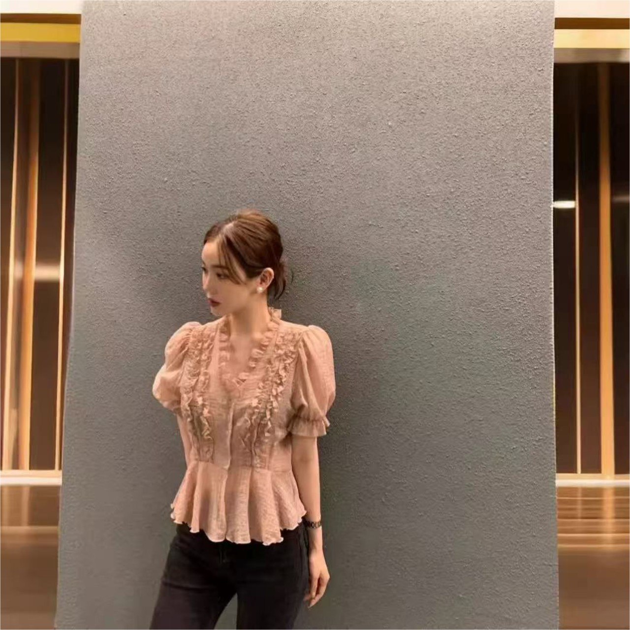 骨格ウェーブパフスリーブフリルブラウス