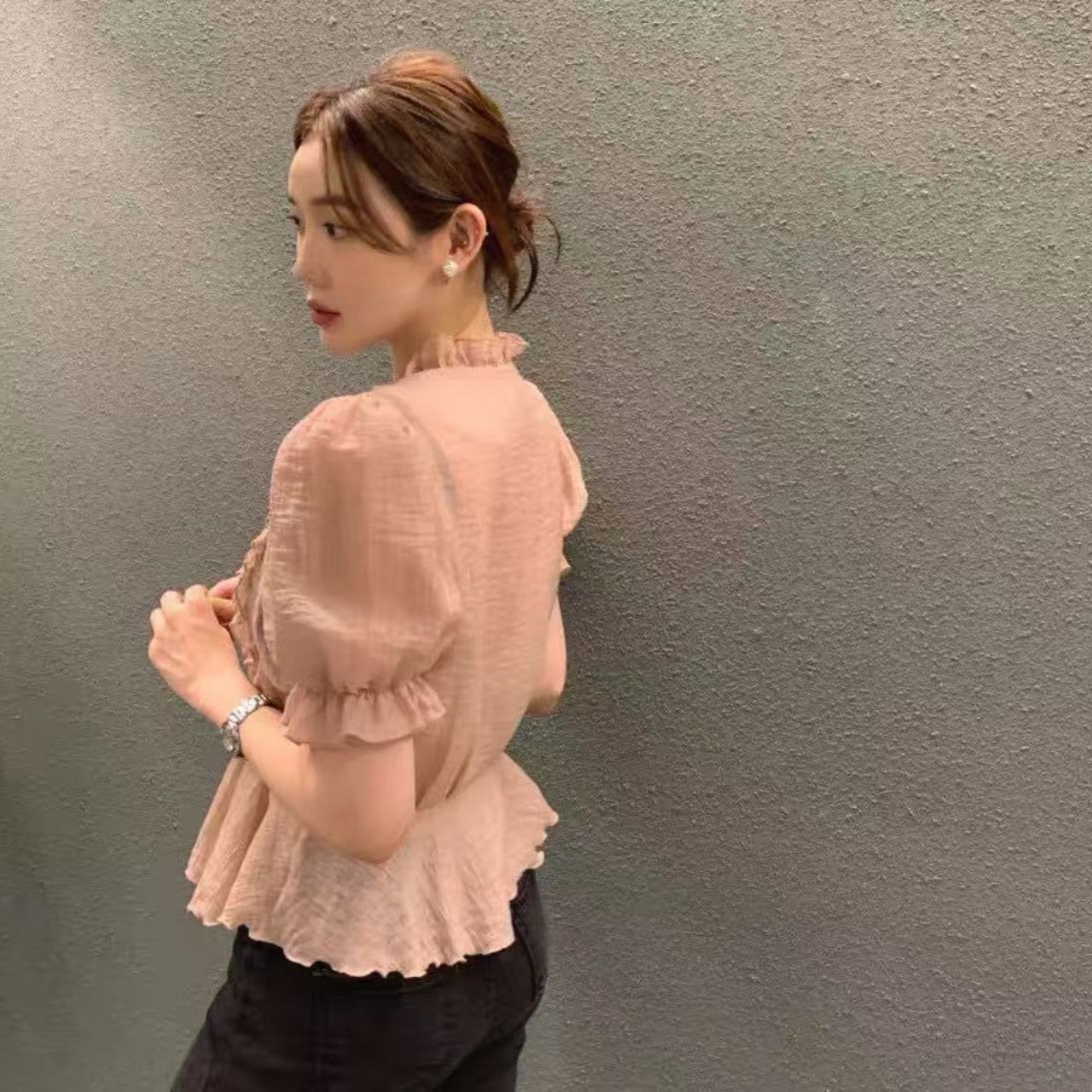 骨格ウェーブパフスリーブフリルブラウス