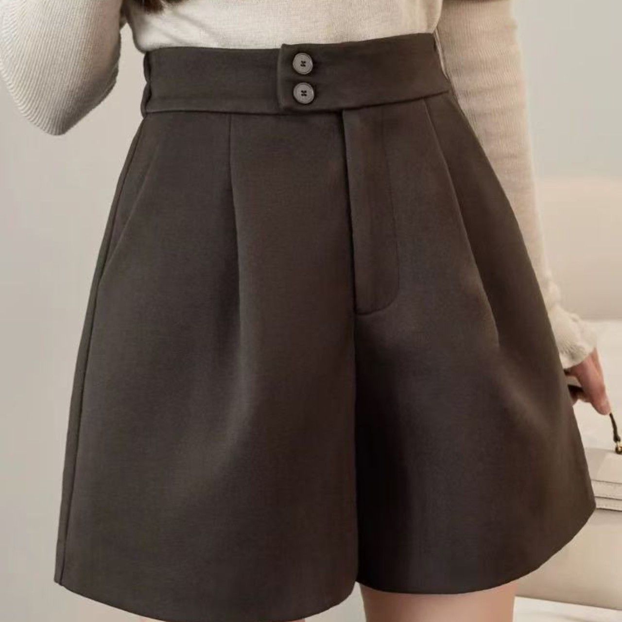 骨格ウェーブAラインボタンフレアショートパンツ