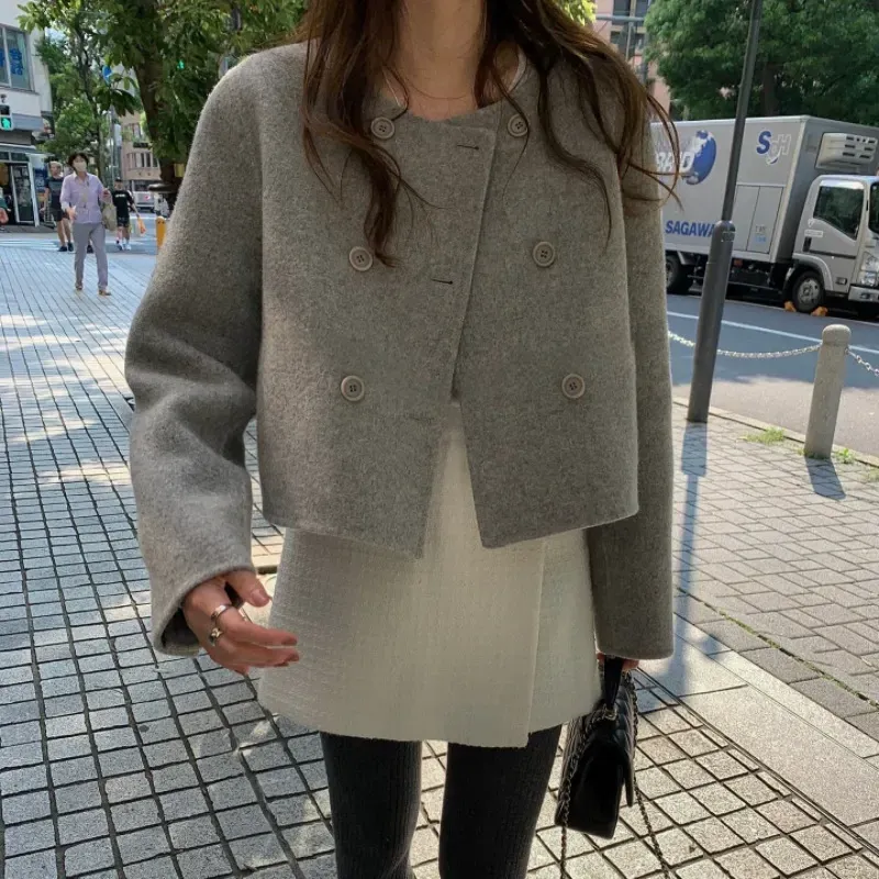 骨格ウェーブ クラシカル ダブルボタン ノーカラーショートコート