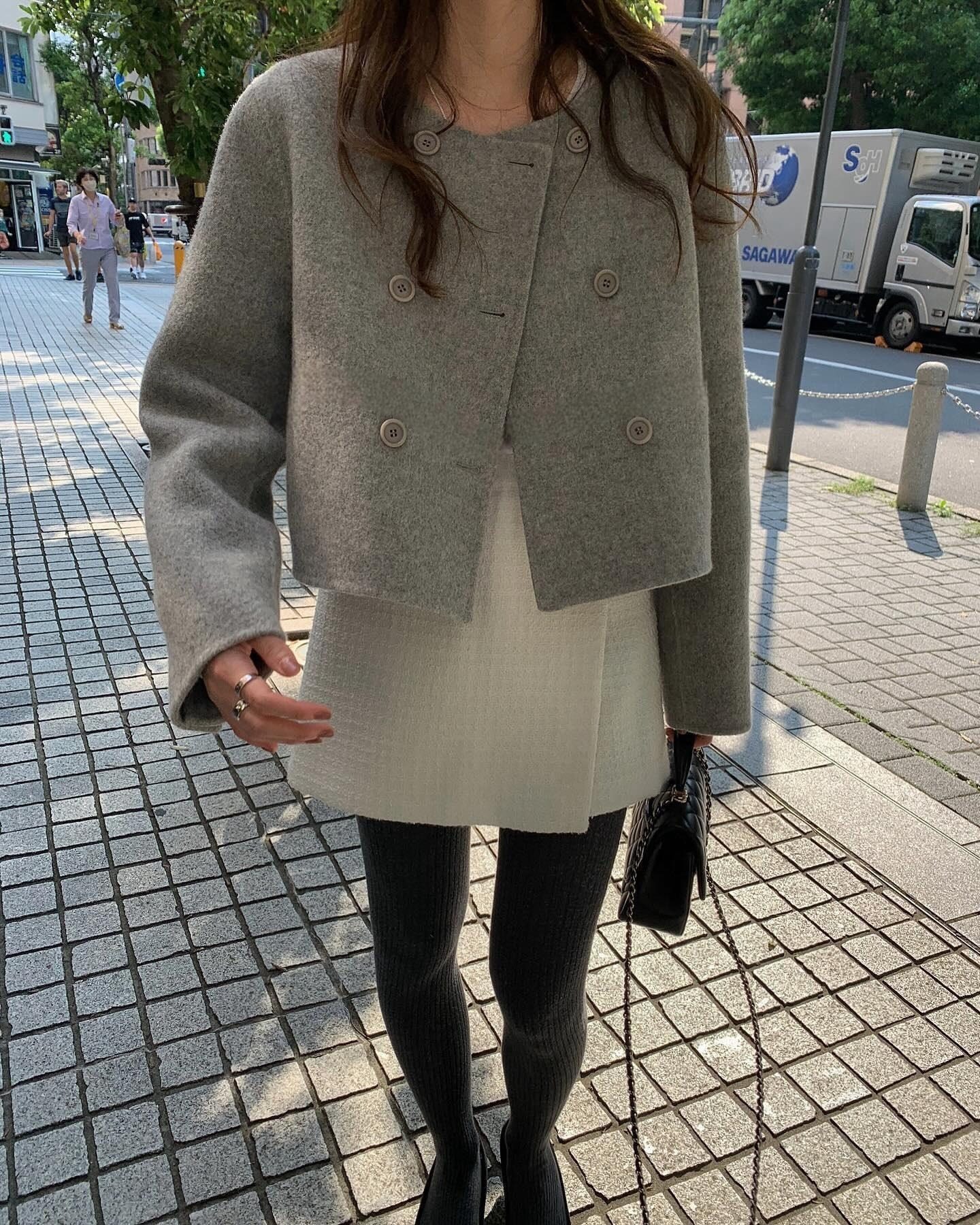 骨格ウェーブ クラシカル ダブルボタン ノーカラーショートコート