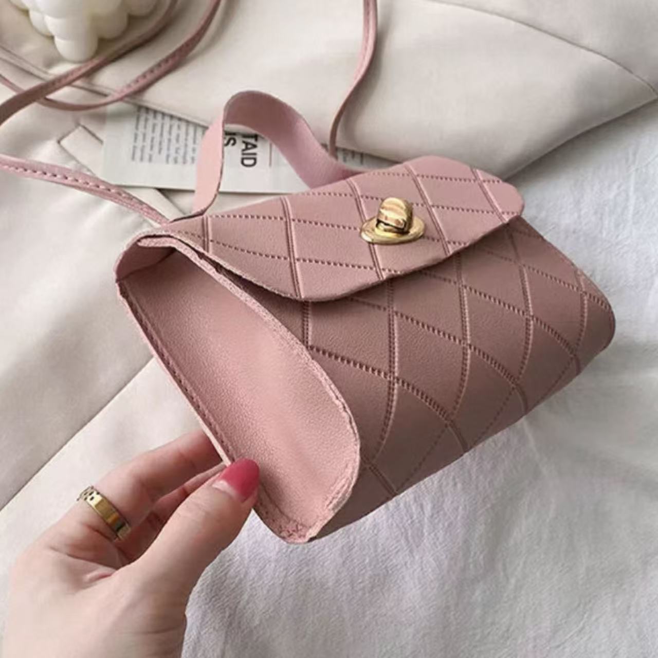 骨格ウェーブ エンボス加工スクエアバッグ