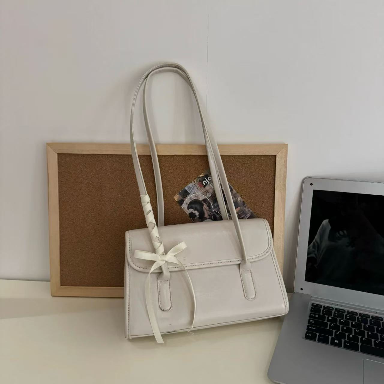 骨格ウェーブ リボン付きワンショルダーバッグ