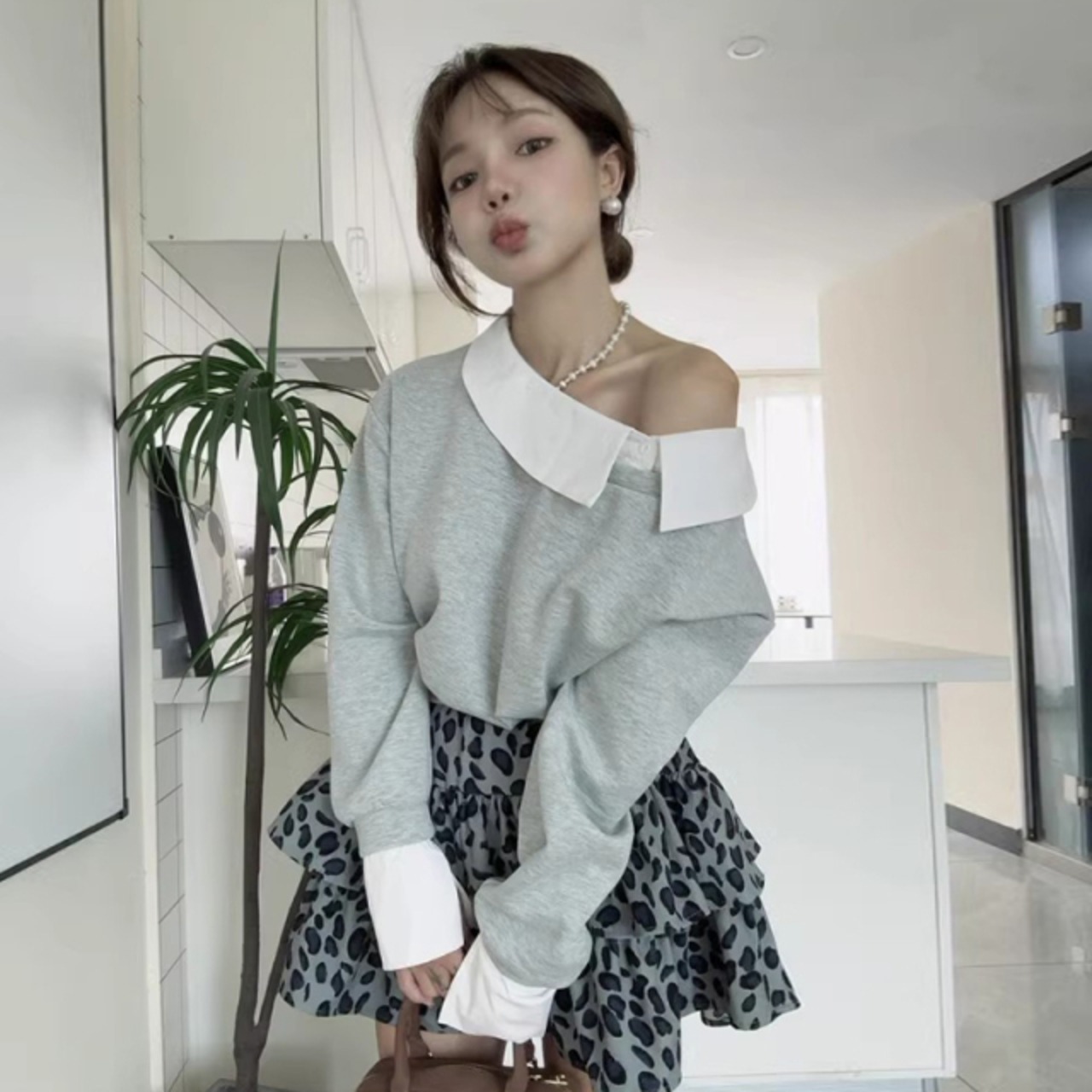 骨格ウェーブ きれいめカジュアル 襟付きアシンメトリートップス