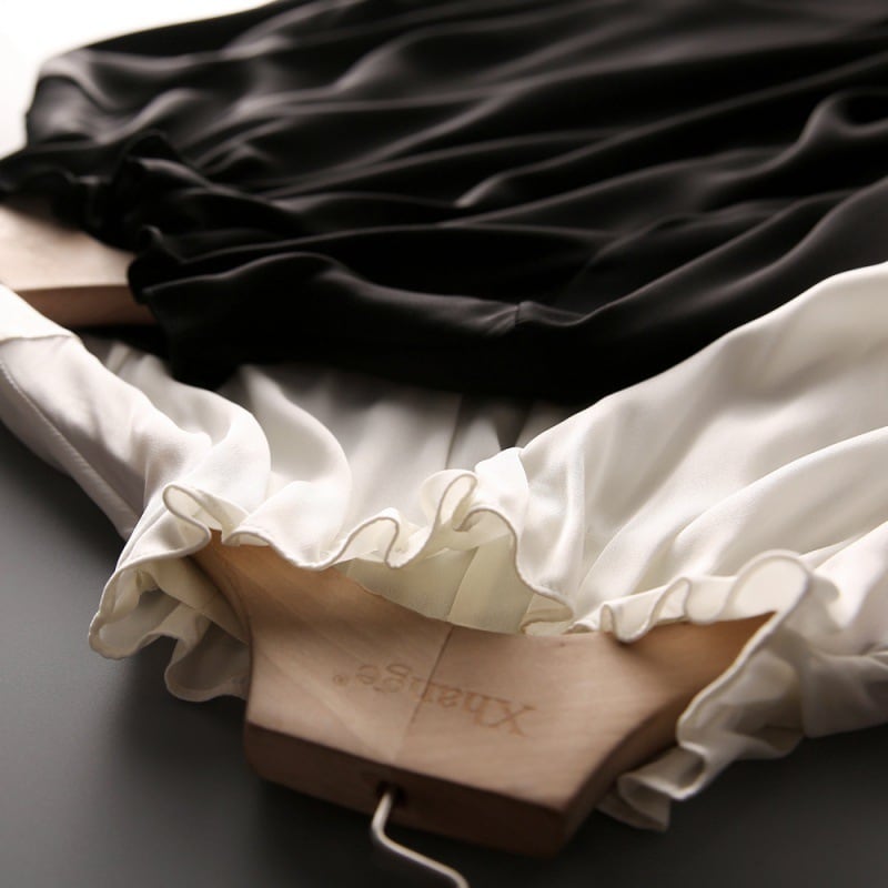 骨格ウェーブ 手元に咲くレース とろみシフォンブラウス