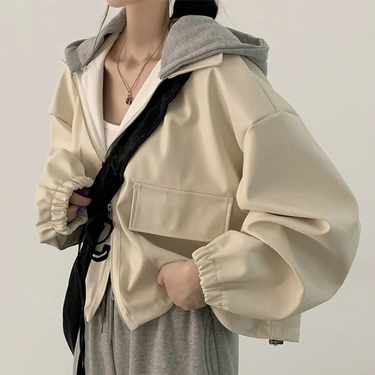 骨格ウェーブ ショート丈 フェイクレザー ジャケット フード付き ビッグポケット ゆったり