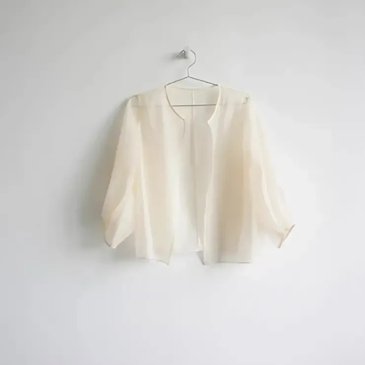 骨格ウェーブ 袖ふんわり ノーカラーシアージャケット
