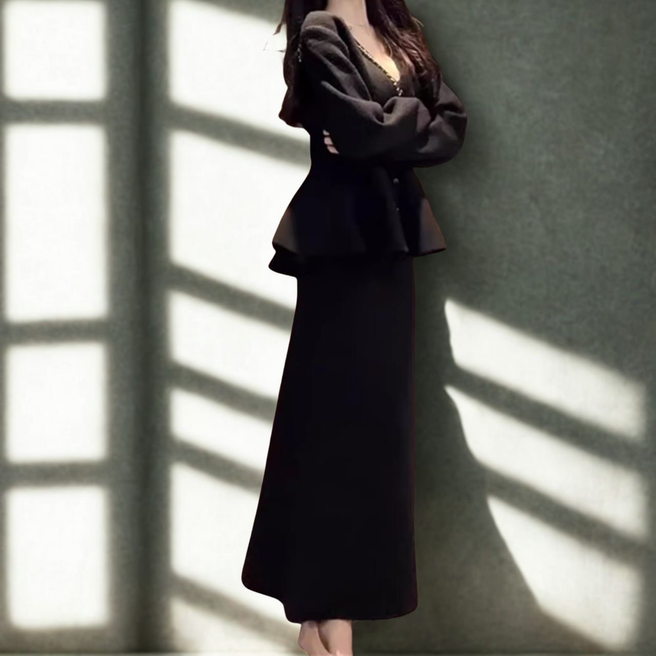 骨格ウェーブ 韓国風 Vネックニットカーディガン+スカート セットアップ ペプラムデザイン