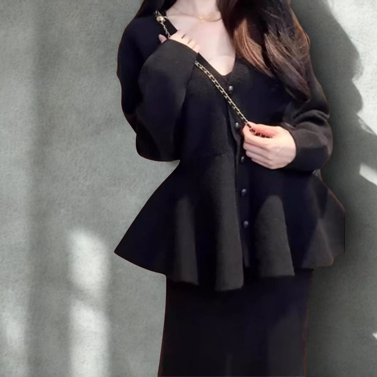 骨格ウェーブ 韓国風 Vネックニットカーディガン+スカート セットアップ ペプラムデザイン