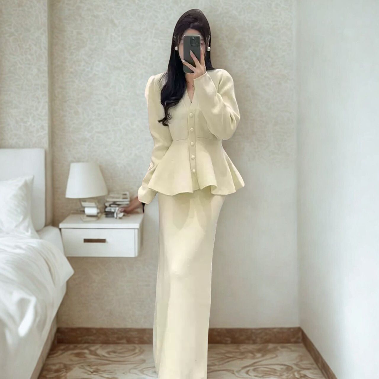 骨格ウェーブ 韓国風 Vネックニットカーディガン+スカート セットアップ ペプラムデザイン